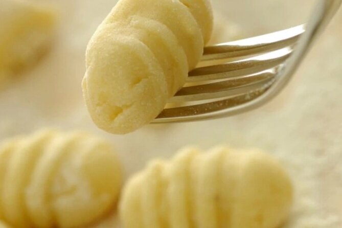 Small-Group Cooking Class in Positano: Gnocchi, Tiramisù & Drinks - Timing and booking advice