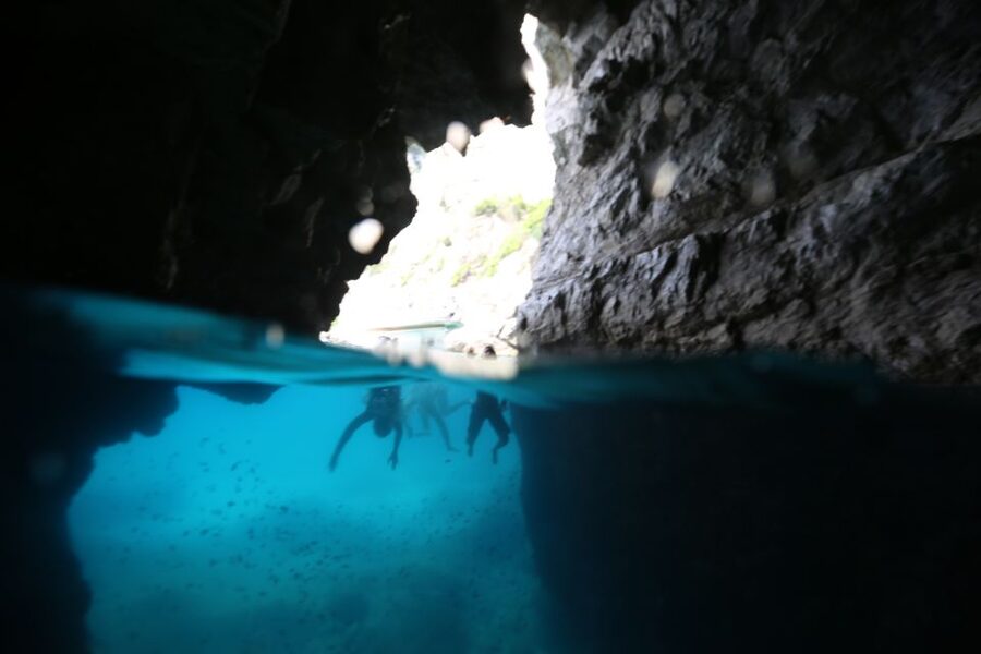 Sorrento: Capri and Blue Grotto Boat Cruise with Drinks - Capri by boat, from caves to the Faraglioni