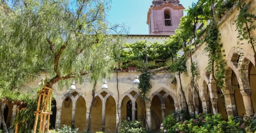 Sorrento: Guided Walking Tour & Limoncello Tasting - Villa Comunale and the Bay of Naples