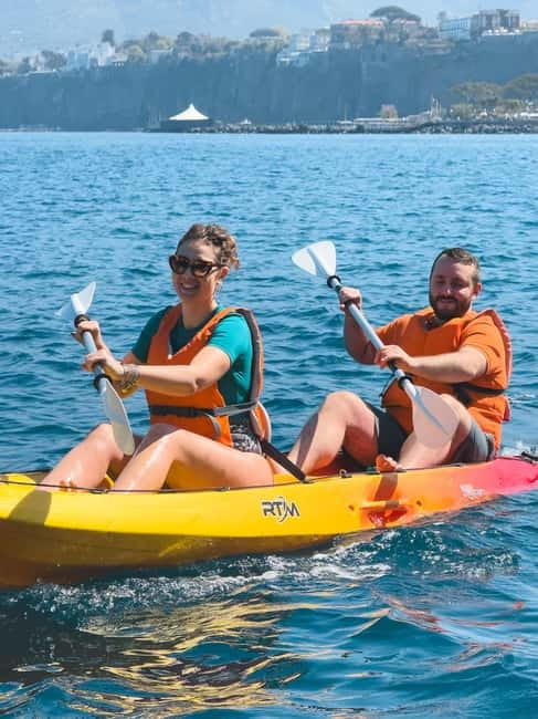 Sorrento: kayak small group tour to Bagni Regina Giovanna - Launching from Marina Grande