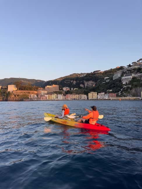 Sorrento: kayak small group tour to Bagni Regina Giovanna - Reaching Bagni della Regina Giovanna