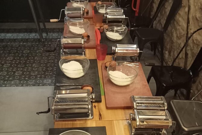 Sorrento: Pasta and Tiramisu Cooking Class with Lunch and Wine - Prosecco, aprons and the first dough lesson