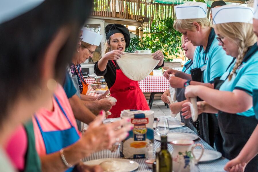Sorrento: Pizza Making Class at Tirabusciò Cooking School - Practical details to keep in mind