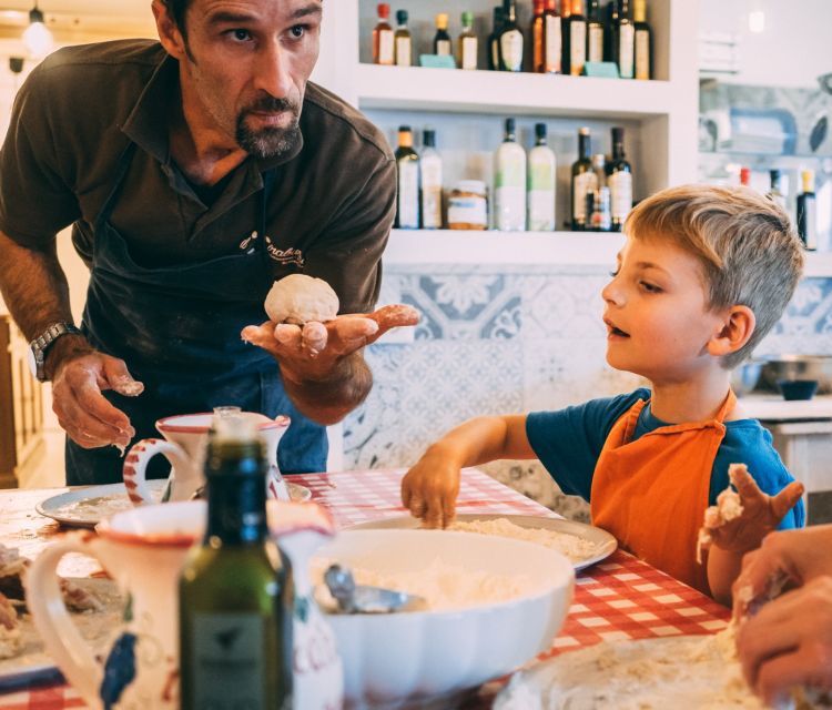 Sorrento: Pizza Making Class at Tirabusciò Cooking School - A welcome built around local tastes