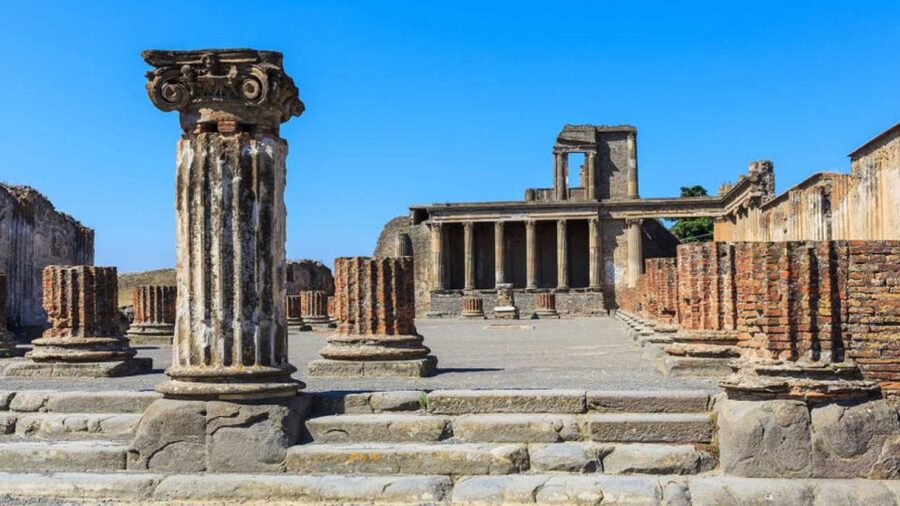 Sorrento: Skip-the-Line Pompeii Express Tour by Train - Pompeii makes more sense with a guide