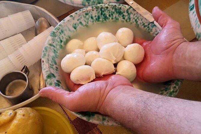 Toss, Bake, Cheers! - Sorrento Pizza Making Class with Wine - Your pizza, hot from the oven